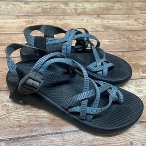 Black deals strappy chacos